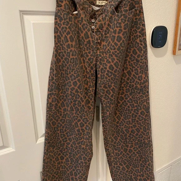Madewell Leopard Print Low Slung Baggy Jeans in Dark Coffee - Picture 8 of 11
